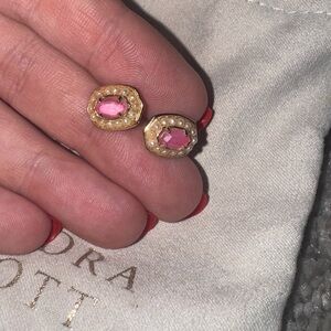 Kendra Scott Pearl Elegant Gold and Pink Stud Earrings